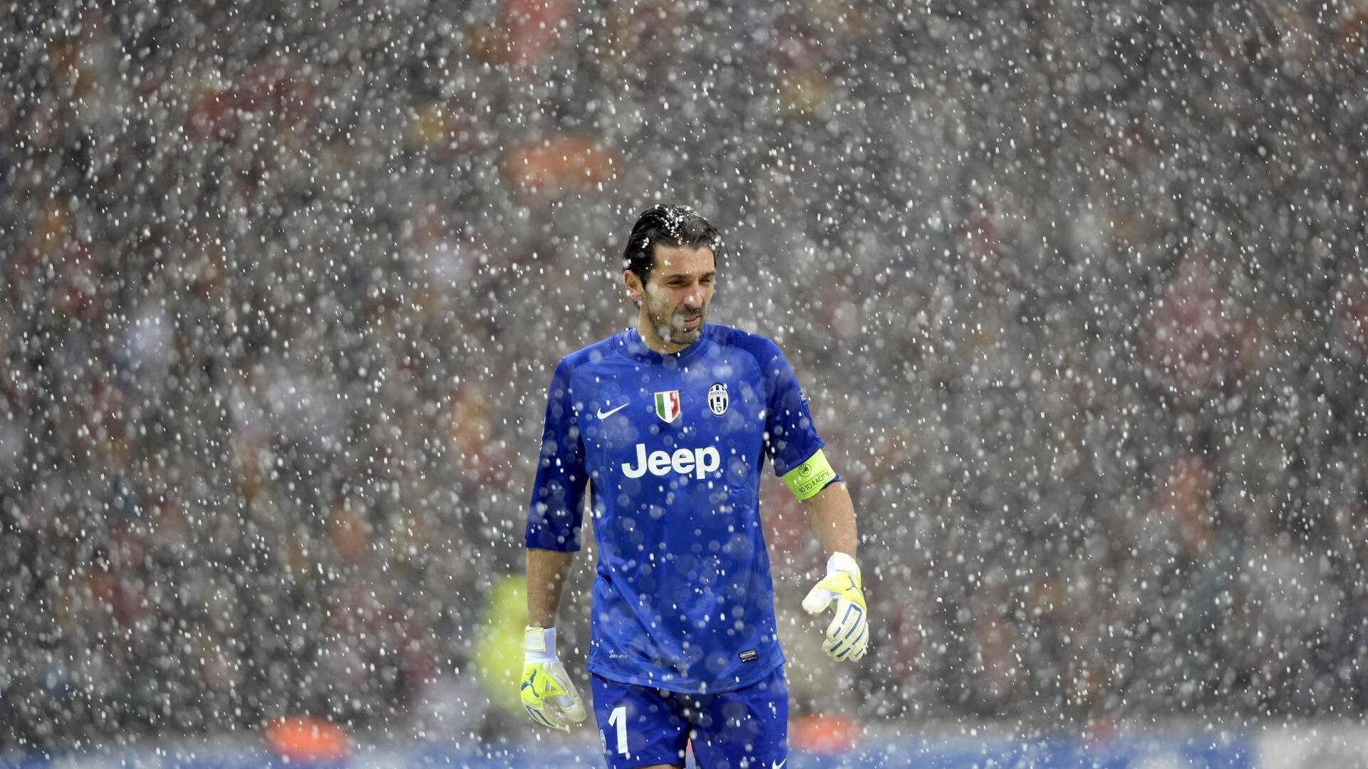 开云集团-德约科维奇回归赛场，势不可挡首场状态亮眼，拜仁观众沸腾！